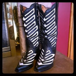 Justin boots- unique- black and white